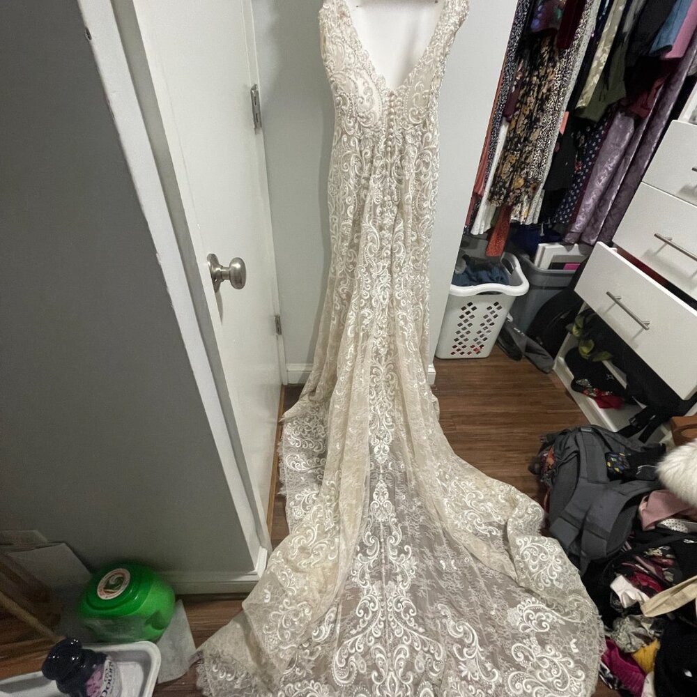 Allure Bridal Gown Style 9501 - Picture 8 of 14